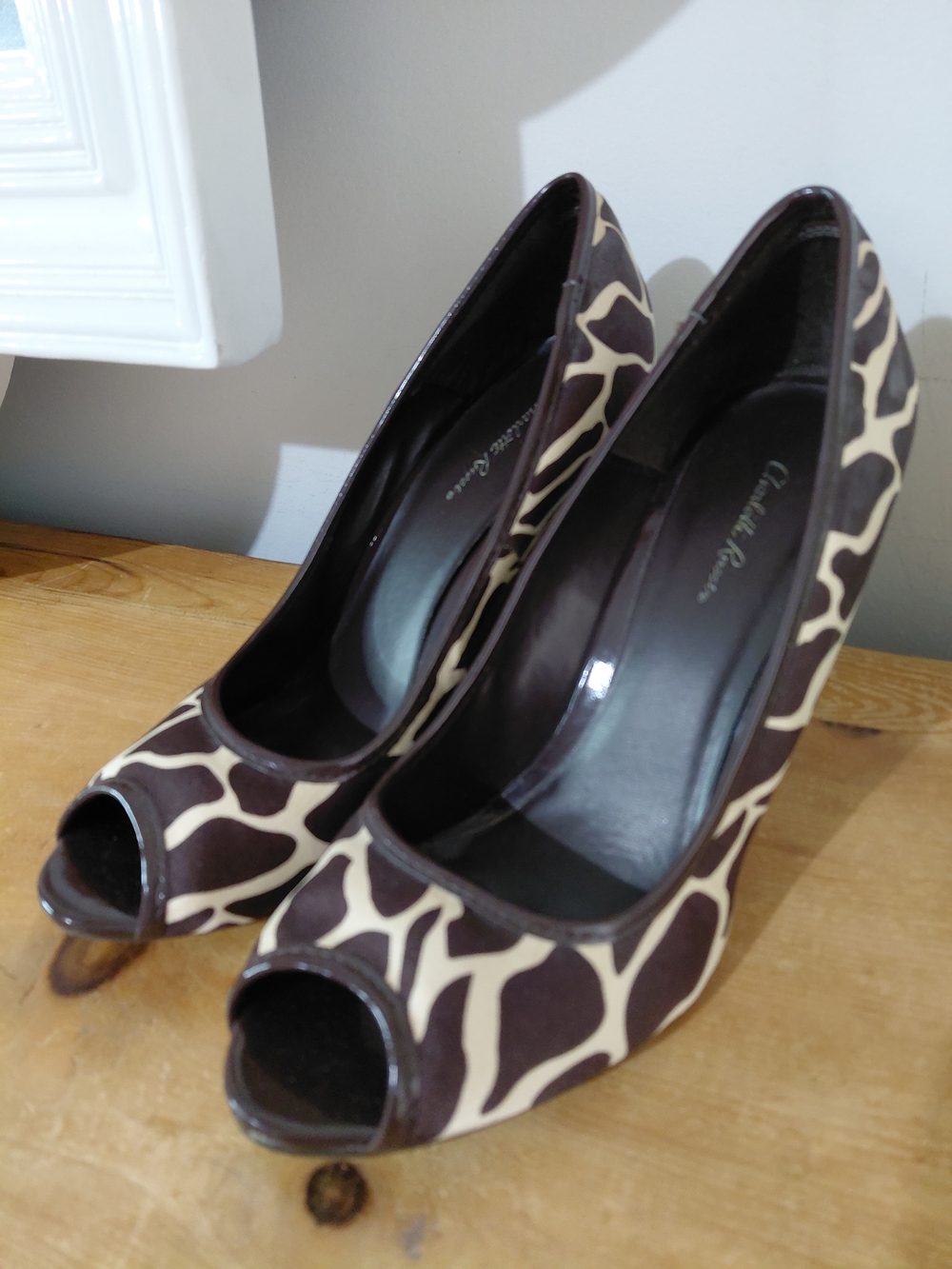 Charlotte Russe Size 8 Brown & Cream Giraffe-Print Peep Toe Wedges Heels